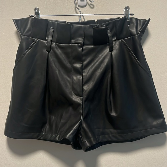 CLUB L LONDON (NWT) Leather Look Paperbag Shorts, Black, Size 8 (US), 12 (UK) - Picture 5 of 14
